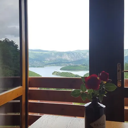 - Stari Javor Apartment Prozor